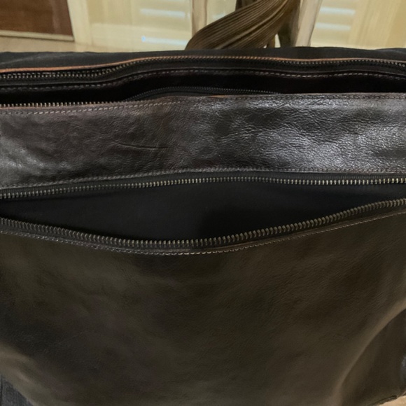 THE SITKA MESSENGER BAG BY KODIAK LEATHER COMPANY - Picture 11 of 11